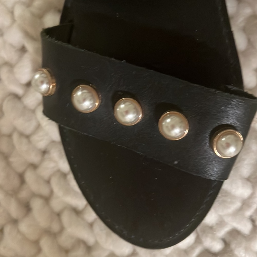 Steve Madden black with pearls flat sandals - Picture 2 of 3